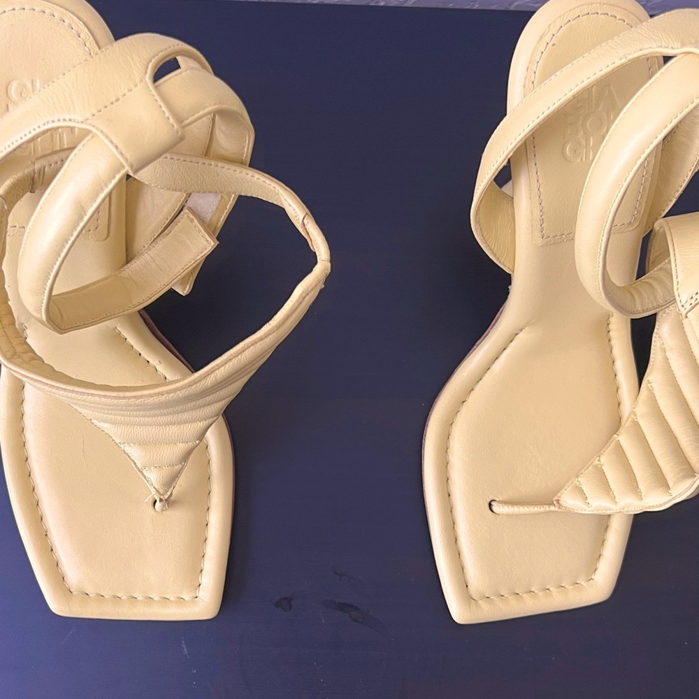 Super Chic Gia Borghini Women’s Padded Leather Thong Sandals ! Butter Yellow